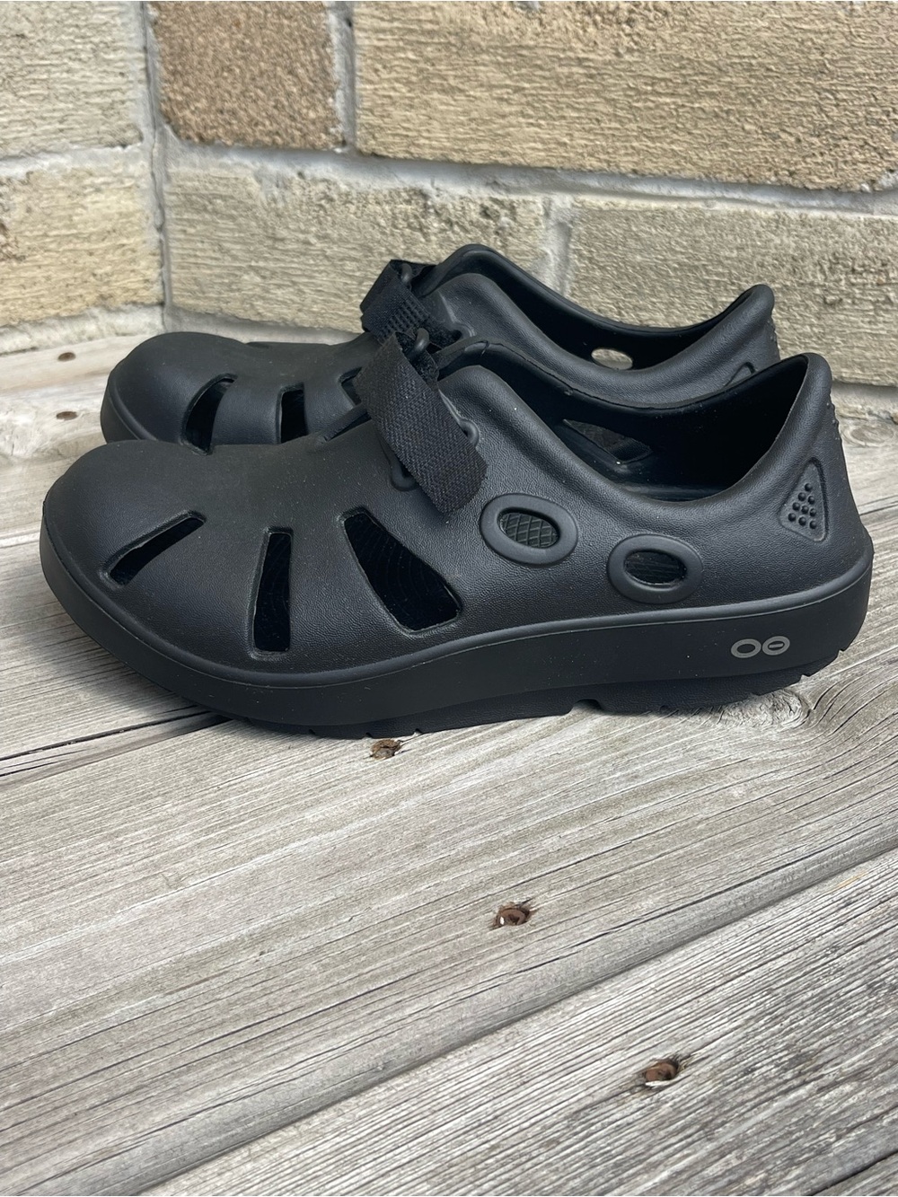OOFOS OOcandoo Recovery Shoes Womens Size 7 EU 38 Black Fisherman Sandals